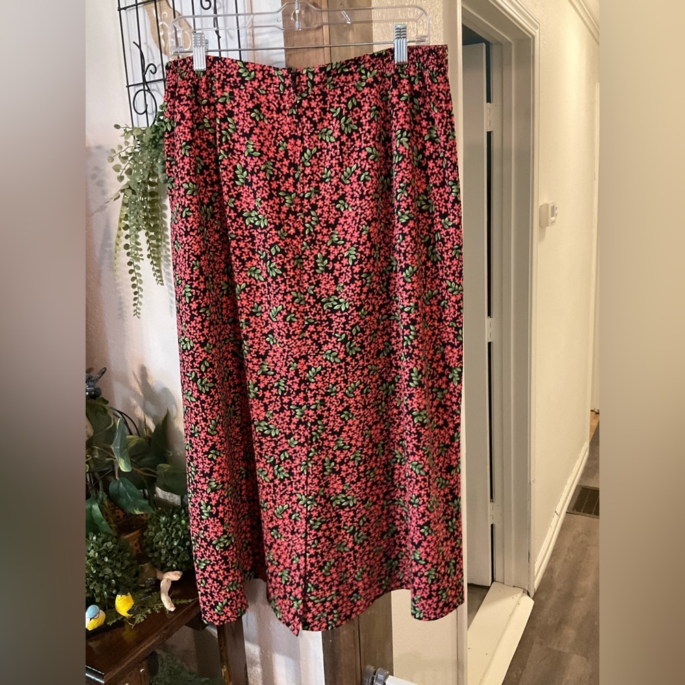 Sag Harbor Floral Midi Skirt - Red and Green - Picture 2 of 5